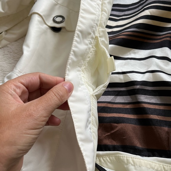 Burton | Medium | White | Snowboard Jacket - Picture 6 of 12